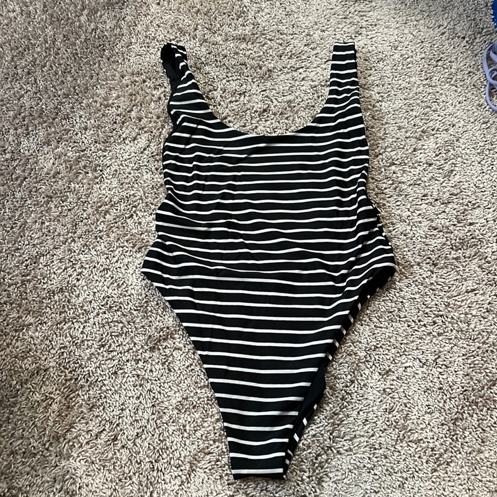 FINAL SALE 🛒💥 Arie swimsuit